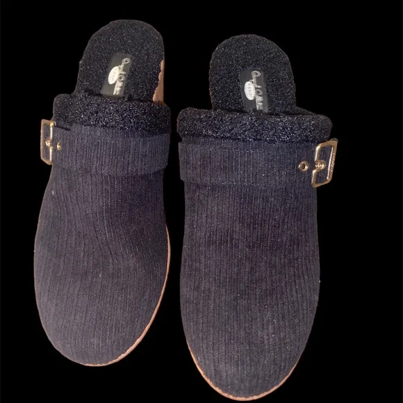 Clogs - Picture 2 of 4